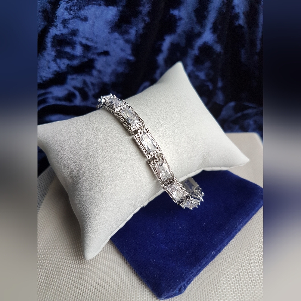 Swarovski Elements 925 Silver Clear Rectangular Halo Tennis Bracelet NEW - Picture 13 of 14